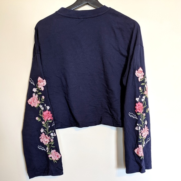 H&M Divided Cropped Wide Sleeve Embroidered Shirt - Picture 3 of 4